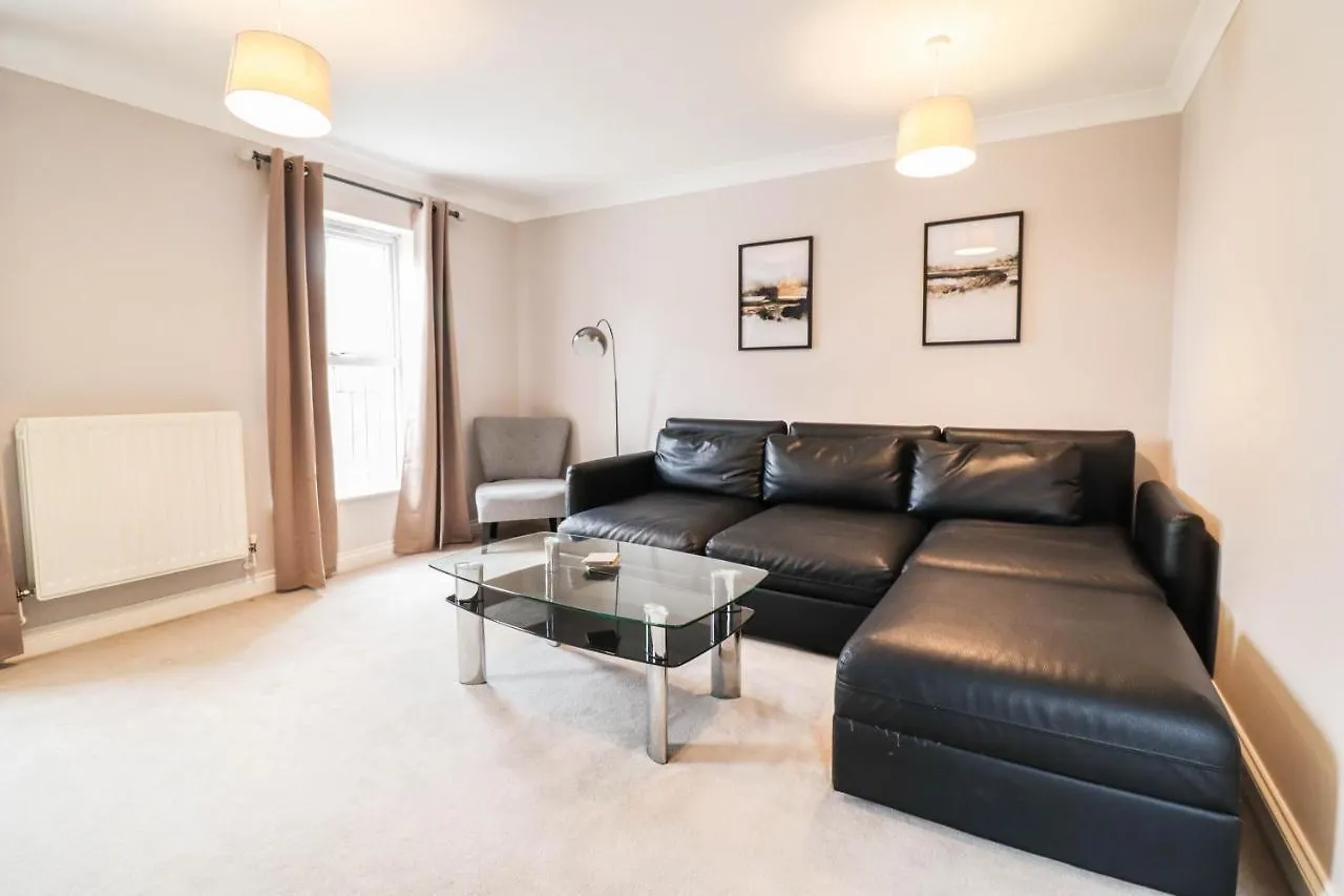 Family-Friendly 4 Bedroom House With Private Driveway Hillingdon 0*,  United Kingdom