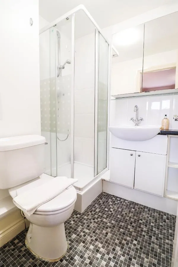 Holiday home Family-Friendly 4 Bedroom House With Private Driveway Hillingdon