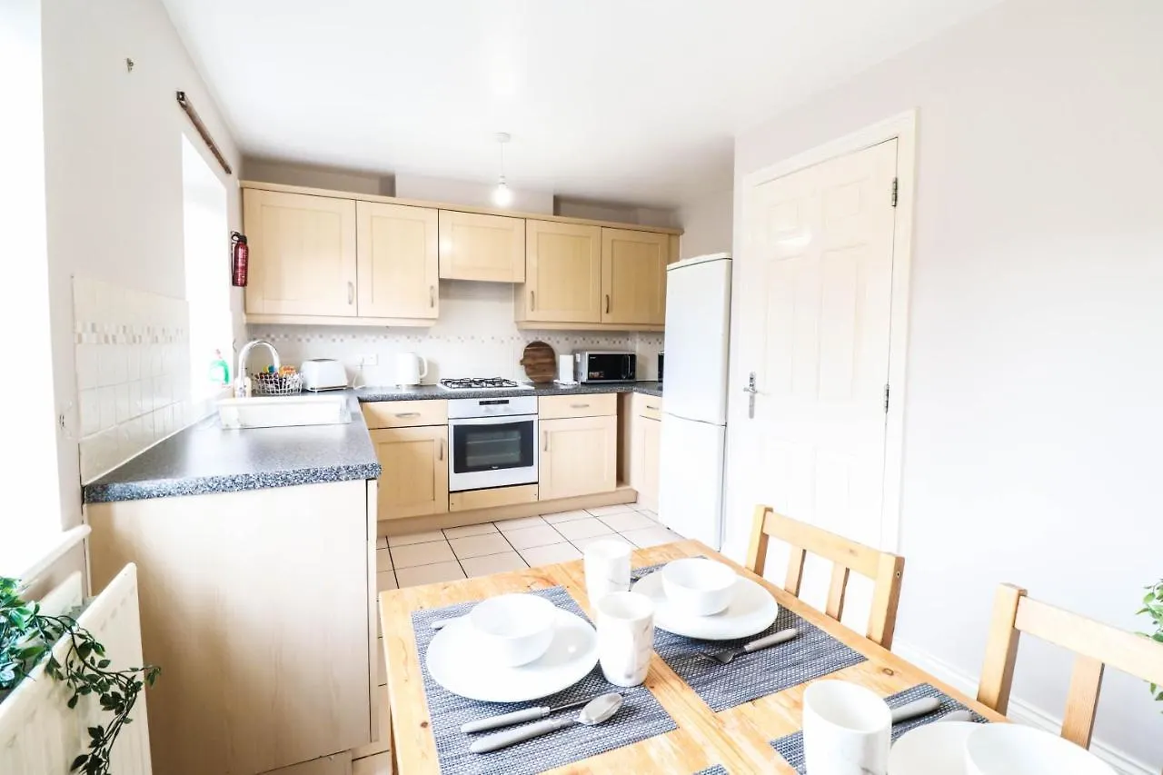 Holiday home Family-Friendly 4 Bedroom House With Private Driveway Hillingdon