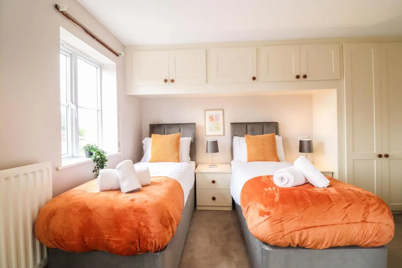 Family-Friendly 4 Bedroom House With Private Driveway Hillingdon United Kingdom