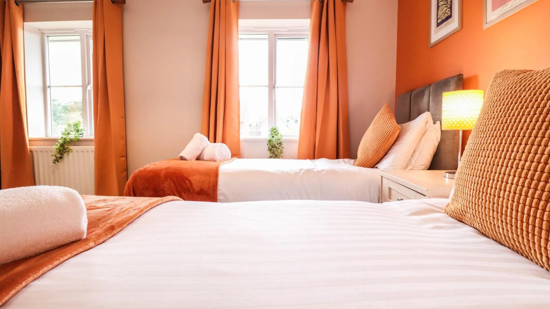 Family-Friendly 4 Bedroom House With Private Driveway Hillingdon Holiday home