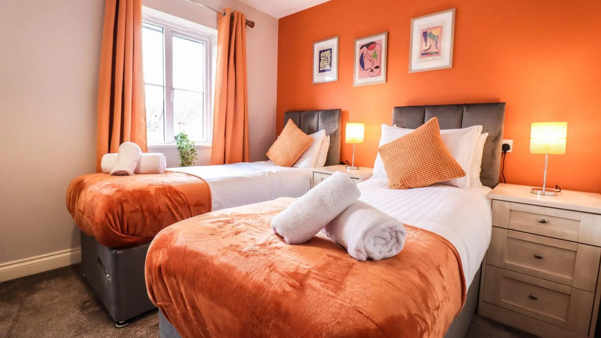 Holiday home Family-Friendly 4 Bedroom House With Private Driveway Hillingdon United Kingdom