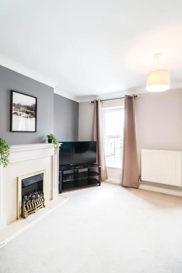 Family-Friendly 4 Bedroom House With Private Driveway Hillingdon United Kingdom