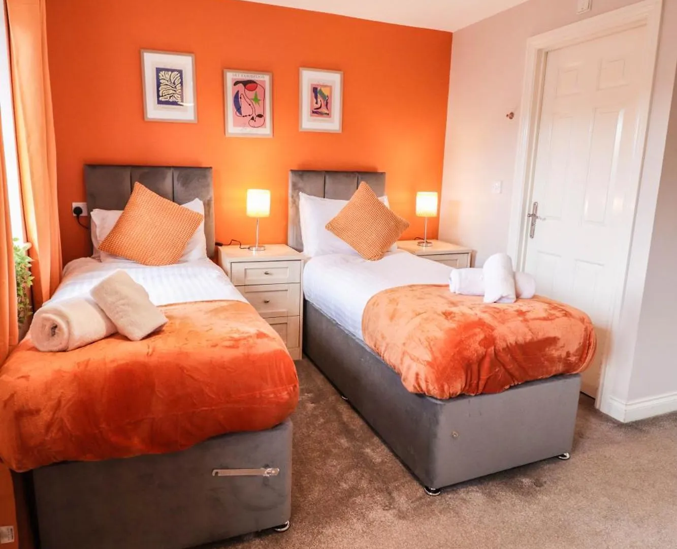 Family-Friendly 4 Bedroom House With Private Driveway Hillingdon