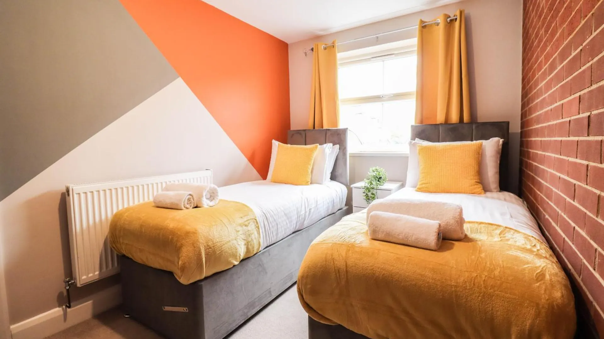 Family-Friendly 4 Bedroom House With Private Driveway Hillingdon United Kingdom