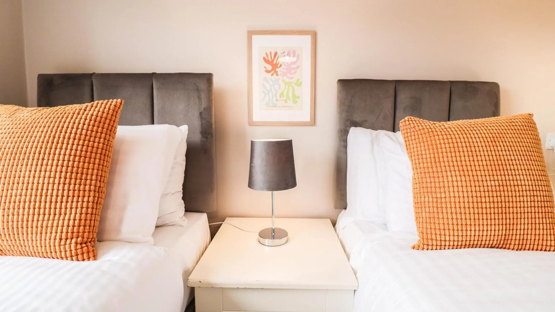 Holiday home Family-Friendly 4 Bedroom House With Private Driveway Hillingdon