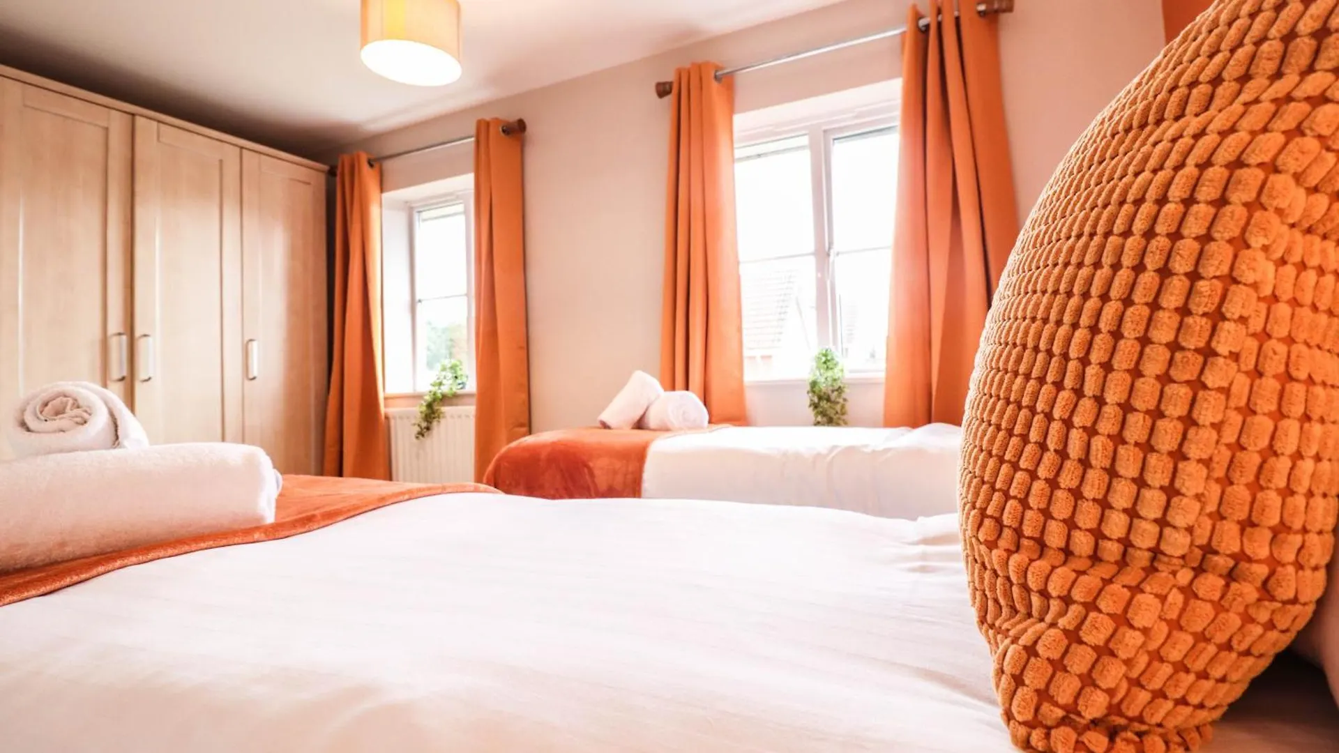 Family-Friendly 4 Bedroom House With Private Driveway Hillingdon 0*,  United Kingdom