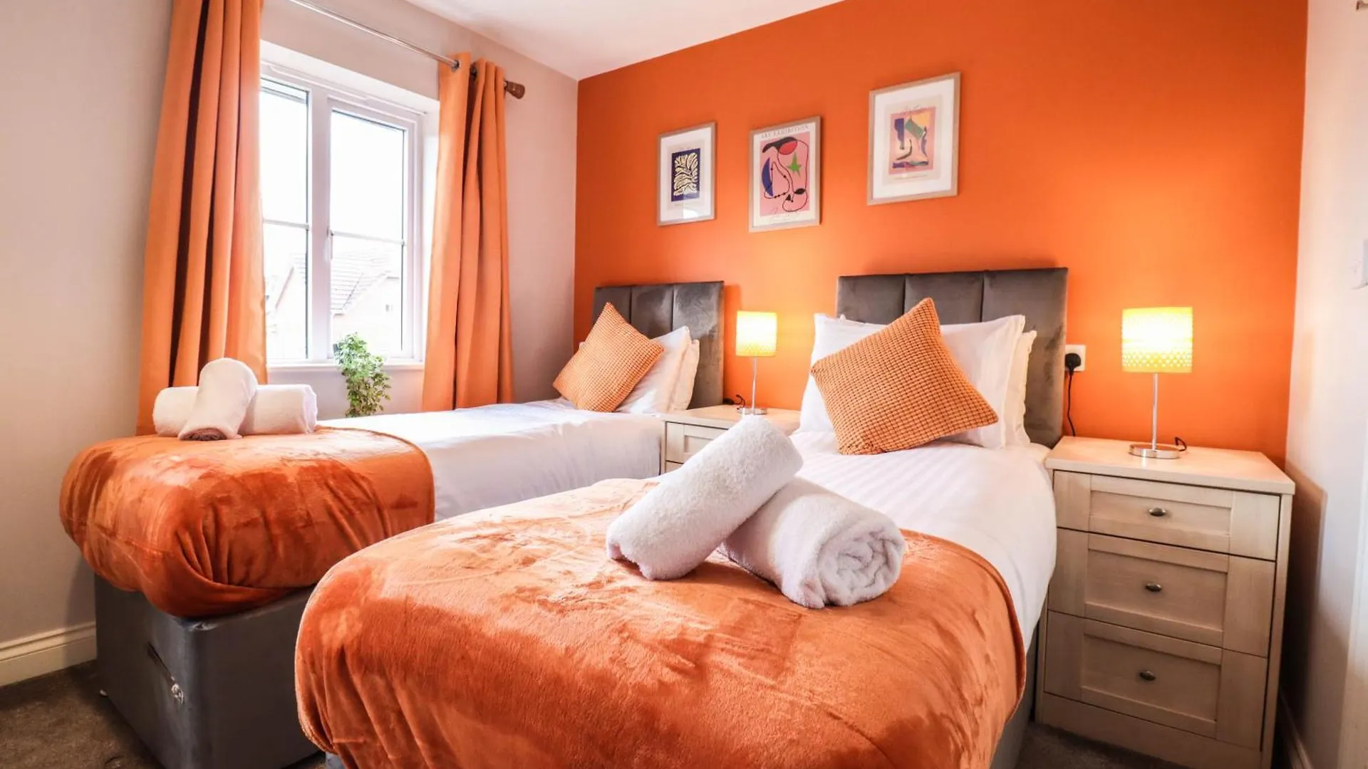 Family-Friendly 4 Bedroom House With Private Driveway Hillingdon